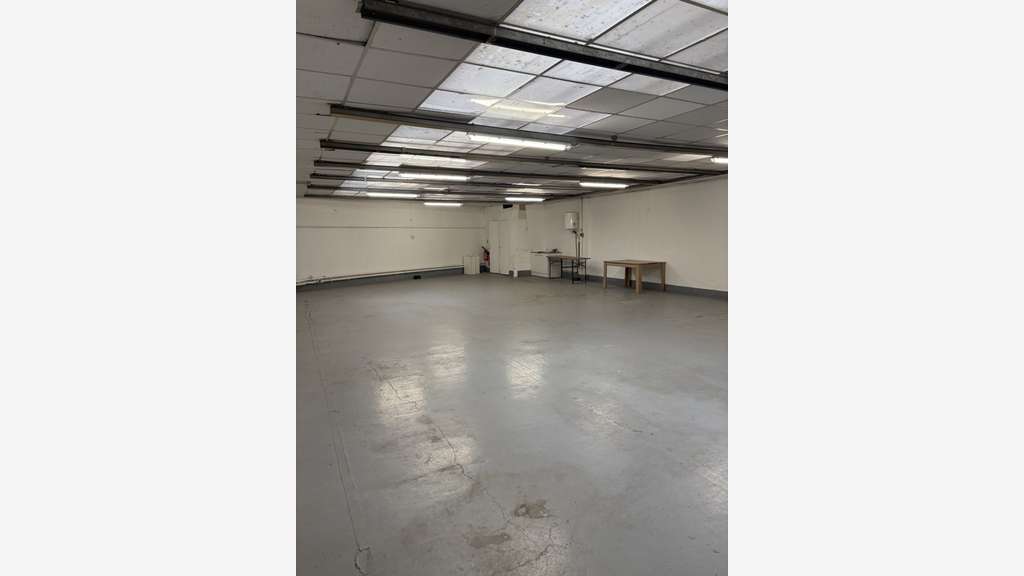 BOBIGNY – LOCAL D’ACTIVITÉ ET DE STOCKAGE