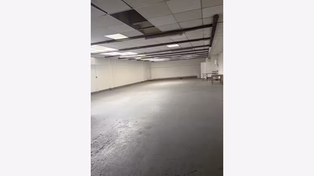 LOCAL PROFESSIONNEL – 80 M² – BOBIGNY (93)