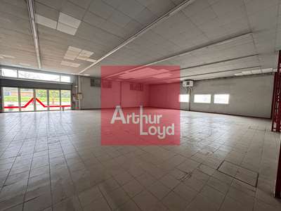 A louer local d'activité indépendant de 2310m² Boé