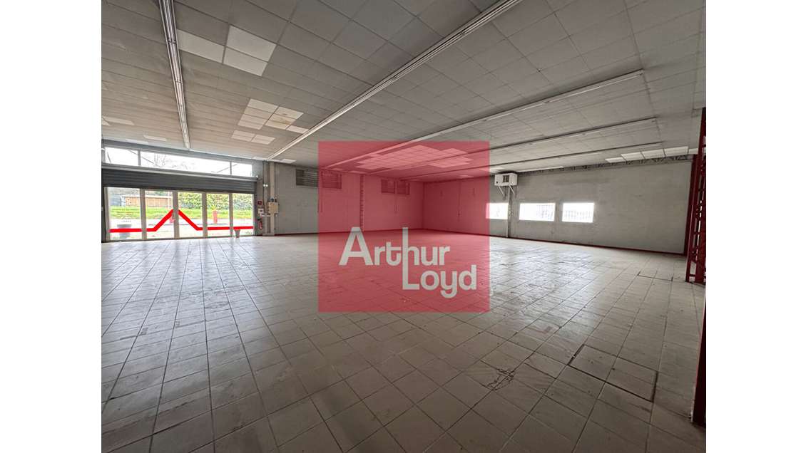 A louer local d'activité indépendant de 2310m² Boé