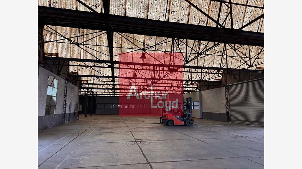 A louer local d'activité indépendant de 2310m² Boé