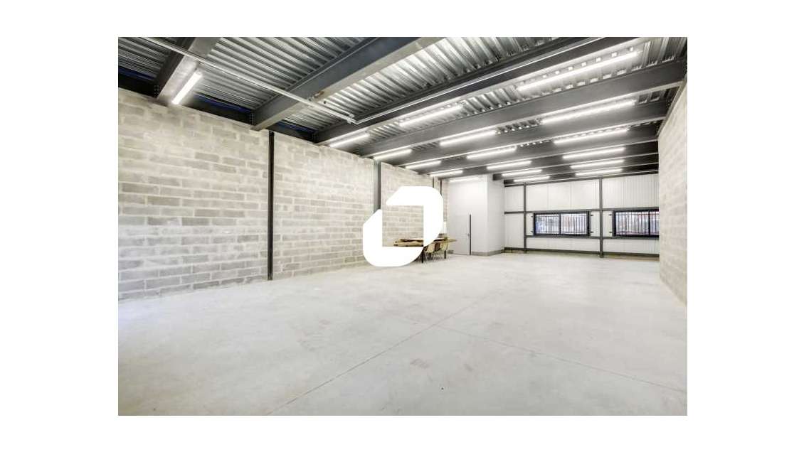A louer Local d'activité 300m² Bois d'arcy