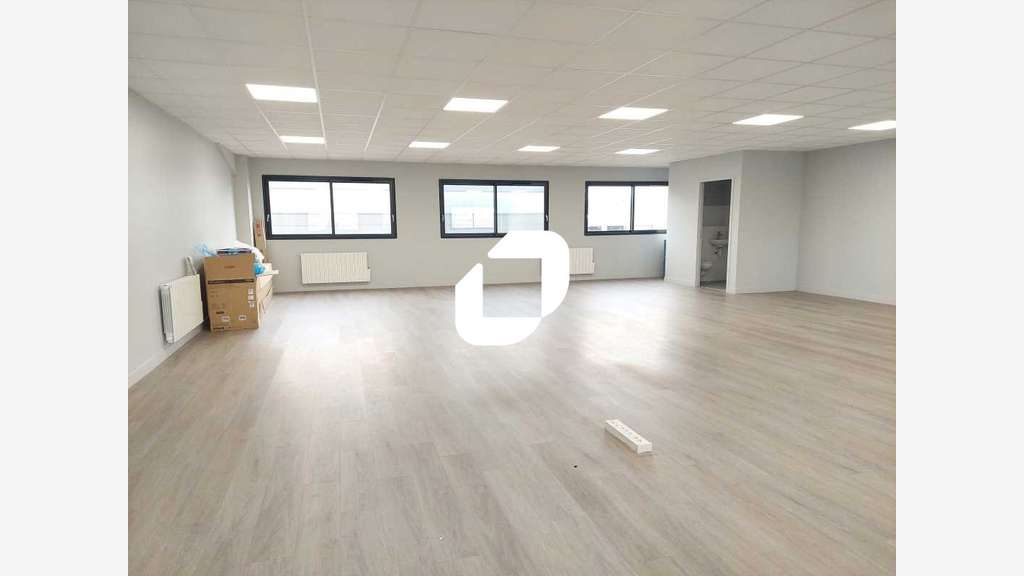 A louer Local d'activité 300m² Bois d'arcy