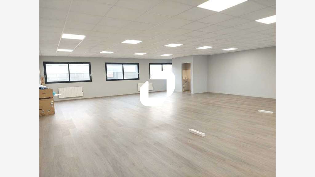 A louer Local d'activité 300m² Bois d'arcy