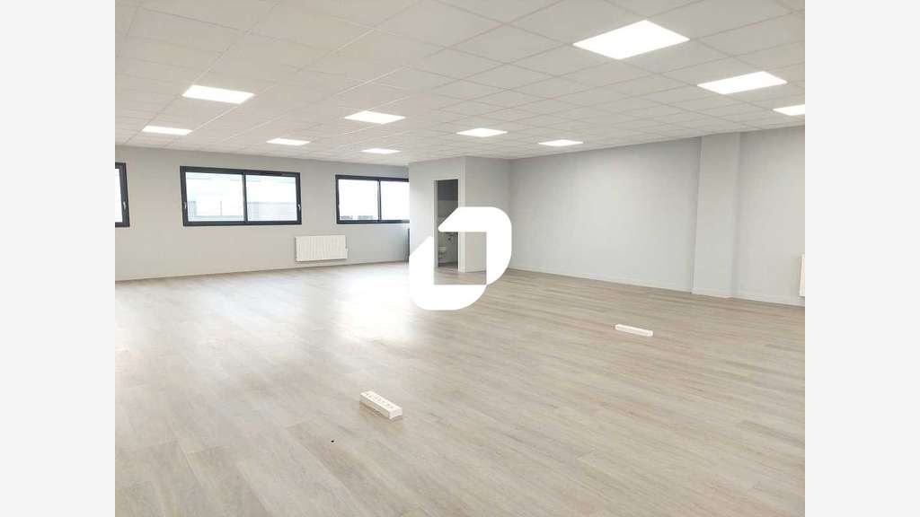 A louer Local d'activité 300m² Bois d'arcy