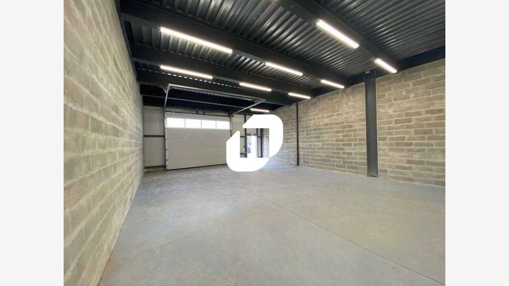 A louer Local d'activité 300m² Bois d'arcy