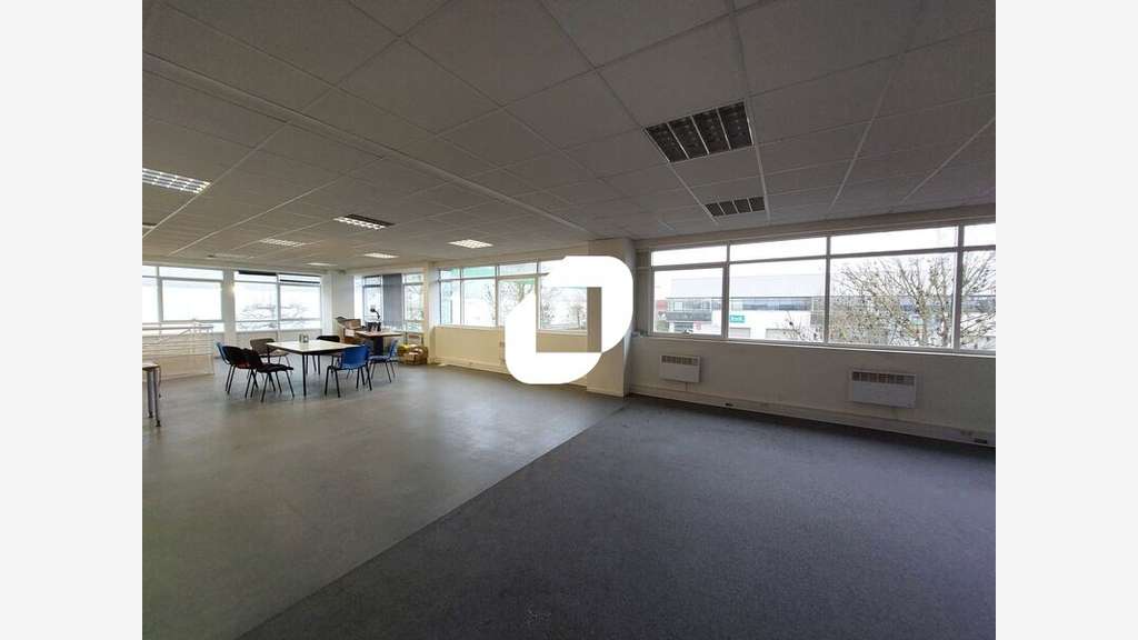 A louer Local d'activité 1742m² Bois d'arcy