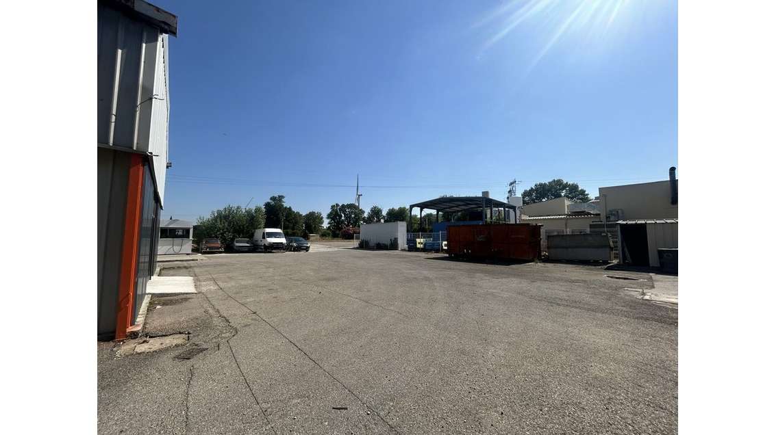 Entrepôt 750m² à louer à Bollène ZA du Sactar