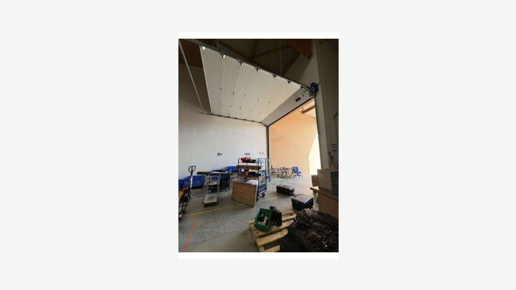 A louer local d'activité bureaux 850m² à Bollène
