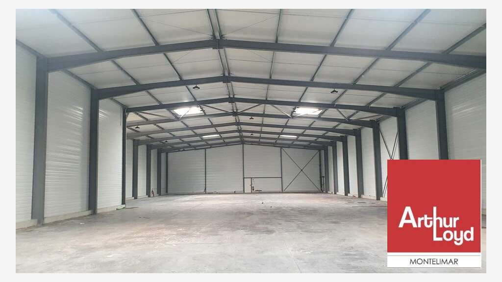 Entrepôt avec bureaux 1611m² à louer à Bollène