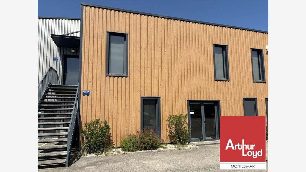 Entrepôt avec bureaux 1611m² à louer à Bollène