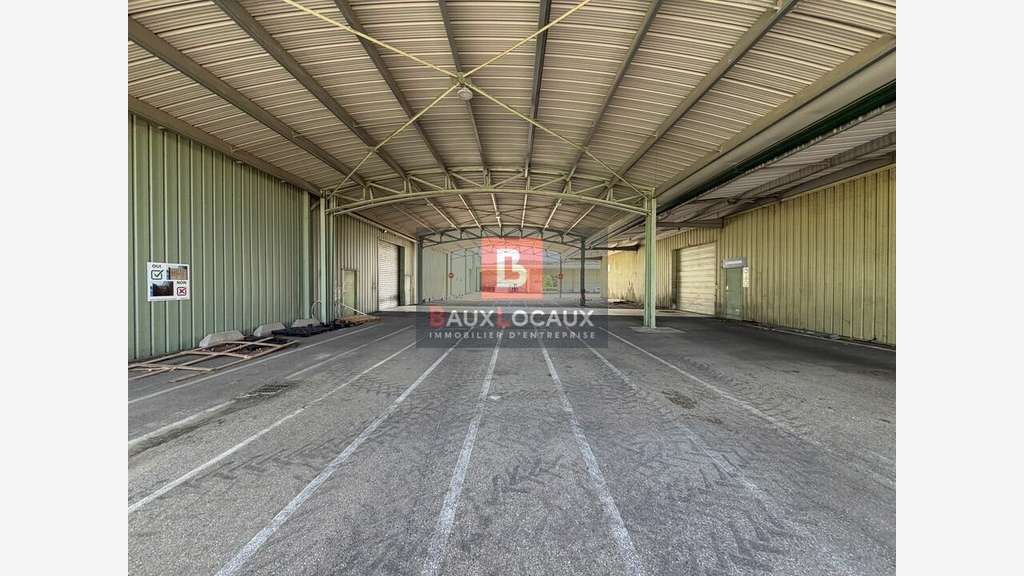 Entrepôt logistique de 9000m² à louer à Bollène