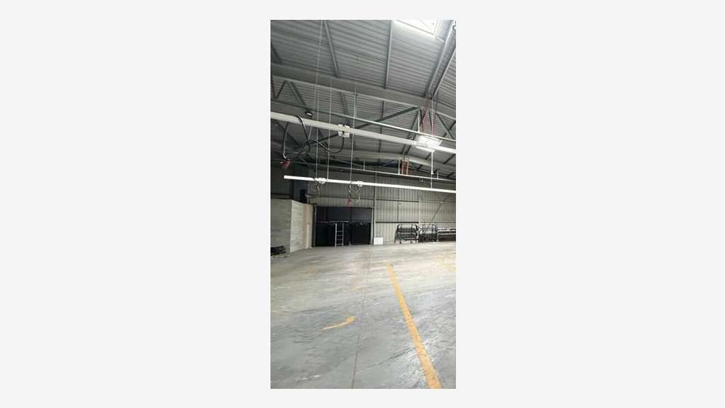 Site industriel 9000m² à louer à Bollène