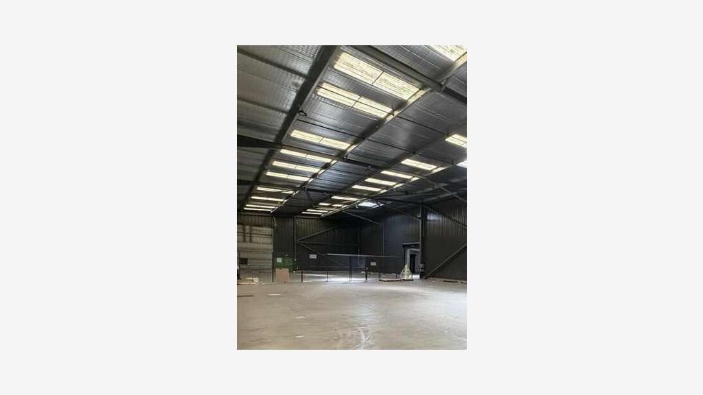 Site industriel 9000m² à louer à Bollène