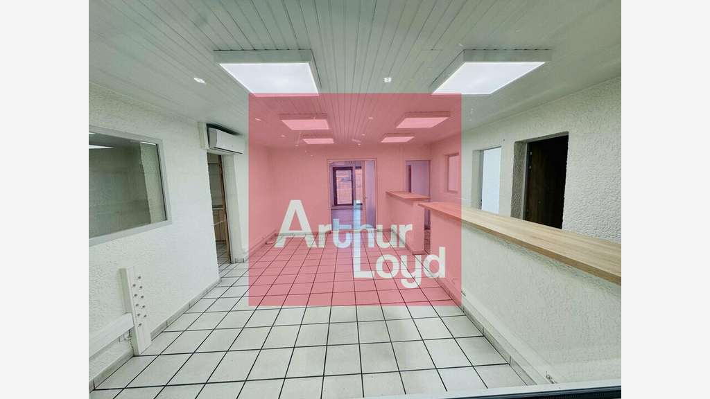 A louer local d'activité 1680m² à Bon-Encontre