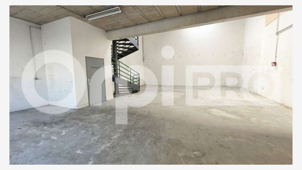 A louer local d'activités 170m² à Bondoufle