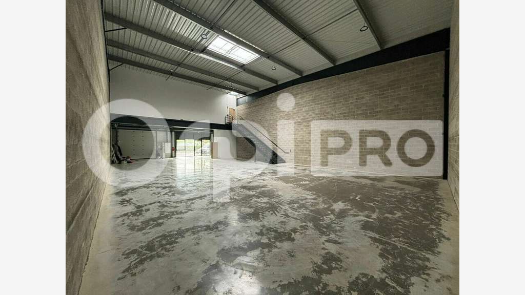 A louer cellule d'activité 756m² Bondoufle
