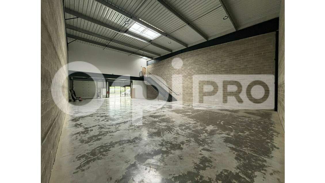 A louer cellule d'activité 756m² Bondoufle