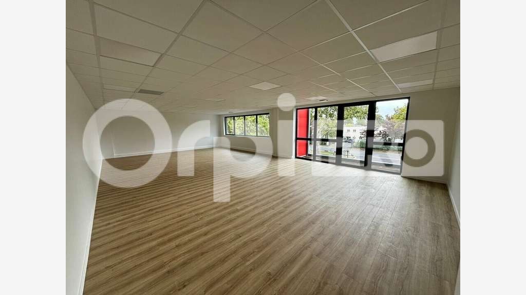 A louer cellule d'activité 756m² Bondoufle
