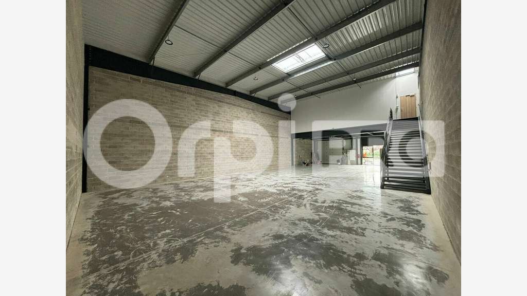 A louer cellule d'activité 756m² Bondoufle