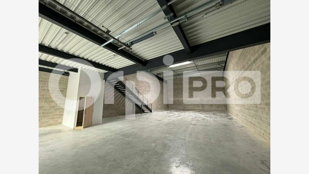 A louer cellule d'activité 756m² Bondoufle