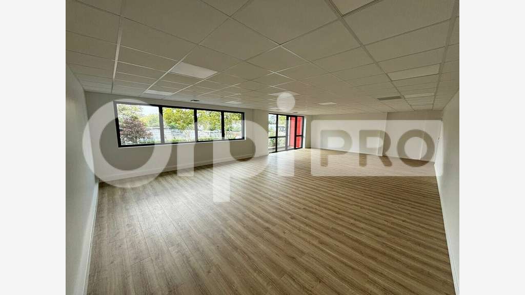 A louer cellule d'activité 756m² Bondoufle