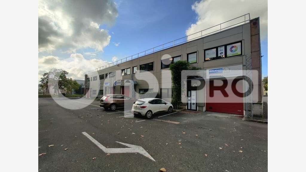 Local d'activité de 157m²