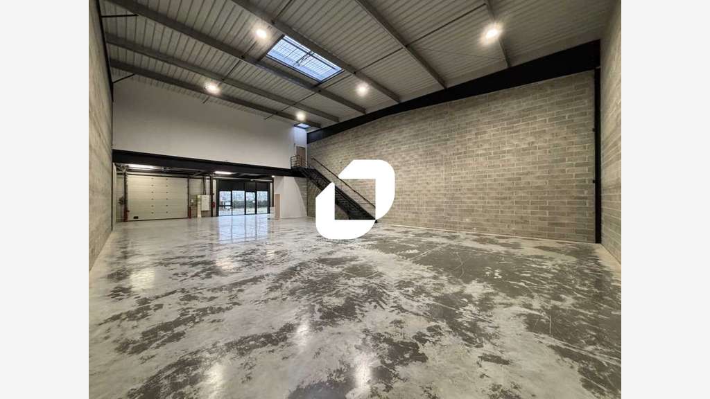 A louer Local d'activité 381m² Bondoufle