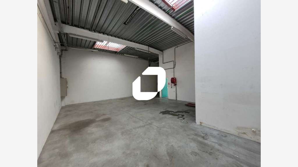 A louer Local d'activité 250m² Bondoufle