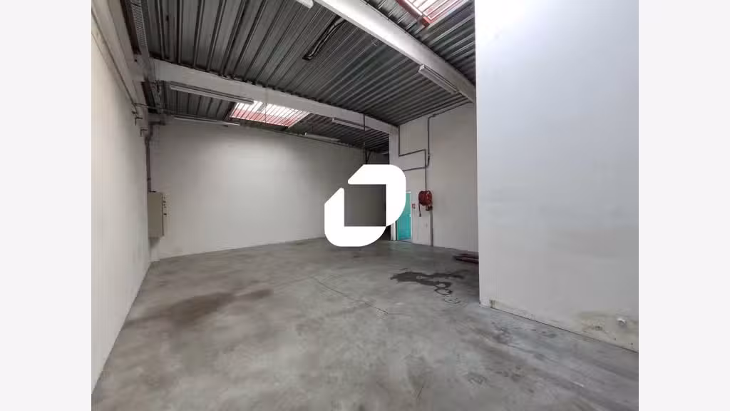 A louer Local d'activité 250m² Bondoufle