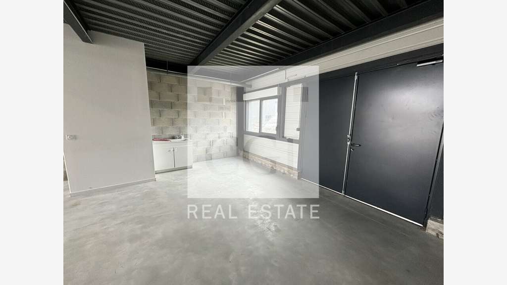 Local d'activités de 137m² à louer à Bonnefamille