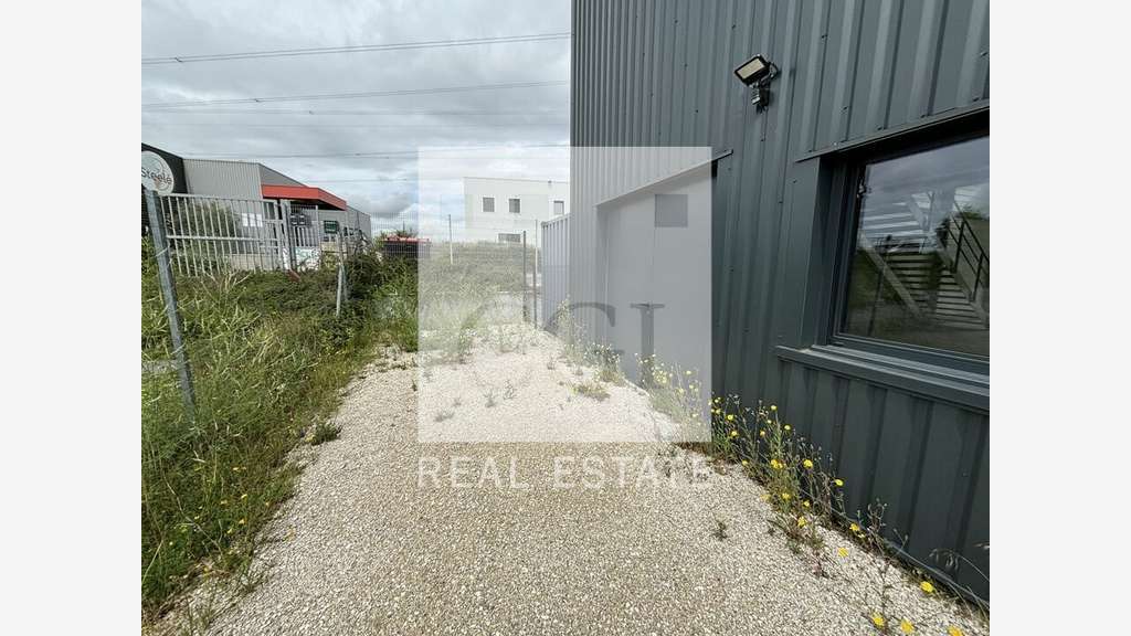 Local d'activités de 137m² à louer à Bonnefamille