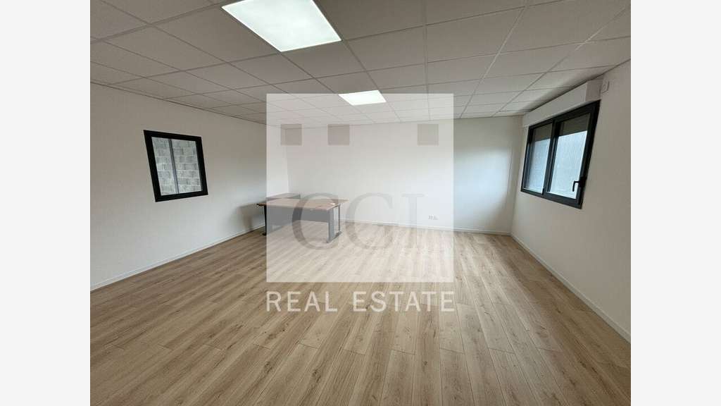 Local d'activités de 137m² à louer à Bonnefamille