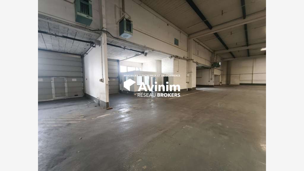 A louer local 1418m² Parc des Petits Carreaux