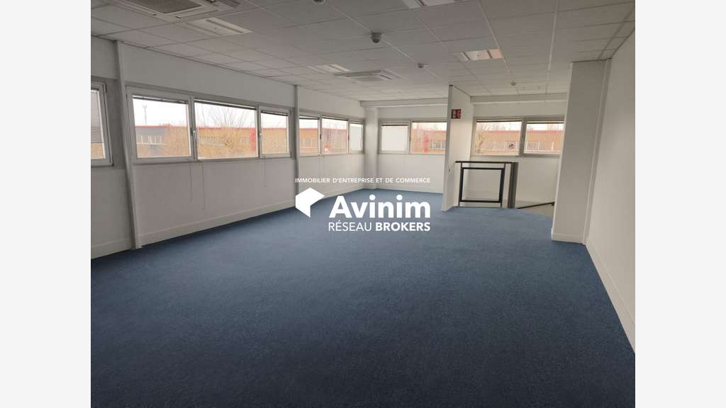 Local d'activité avec bureaux 534m² à Bonneuil