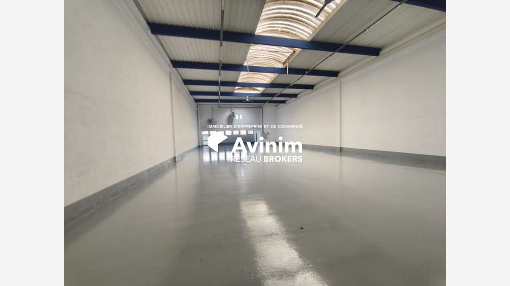 Local d'activité avec bureaux 534m² à Bonneuil