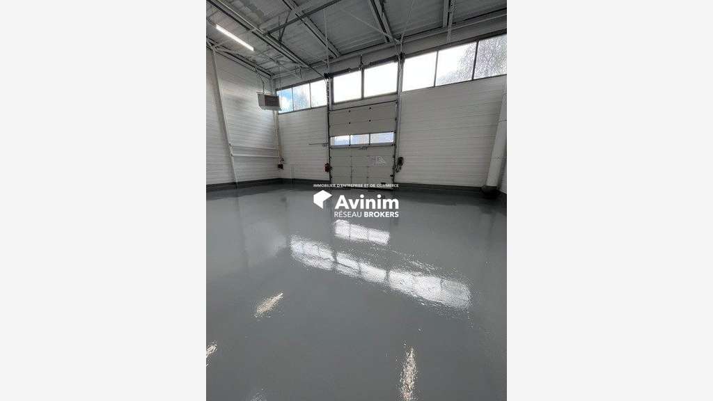 Entrepôts rénovés 1418m² à louer à Bonneuil/Marne