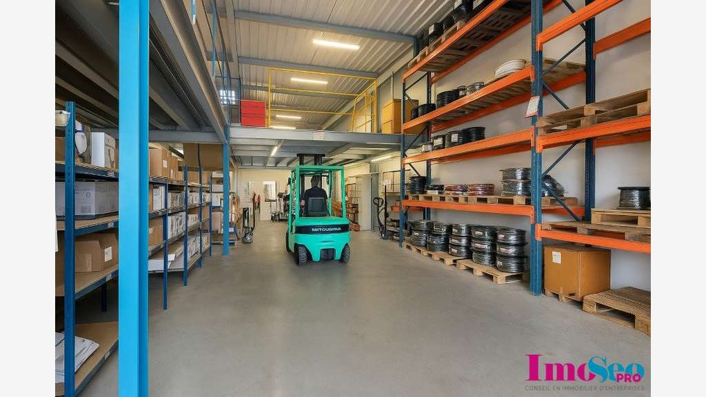 Local commercial 765m² à louer ZAC Bordeaux Lac