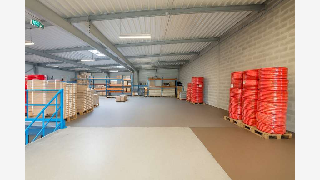 Entrepôt 765m² à louer ZAC Bordeaux Lac