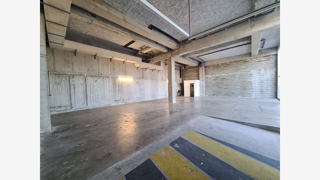 Entrepôt 173m² à louer à Bordeaux Brazza 