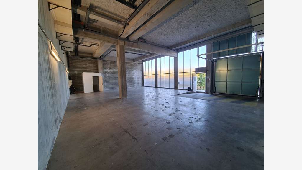 Entrepôt 173m² à louer à Bordeaux Brazza 