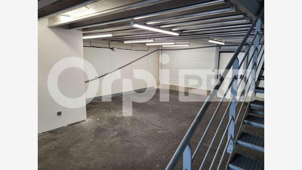 Local d'activité 159m² à louer à Bordeaux