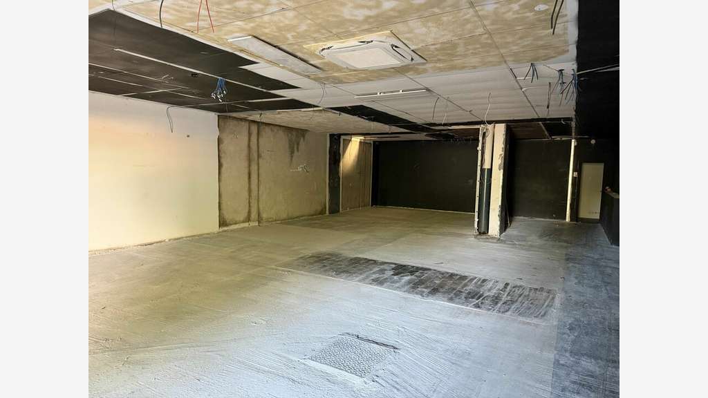 Location local 190m² visibilité ++ Bordeaux-Lac