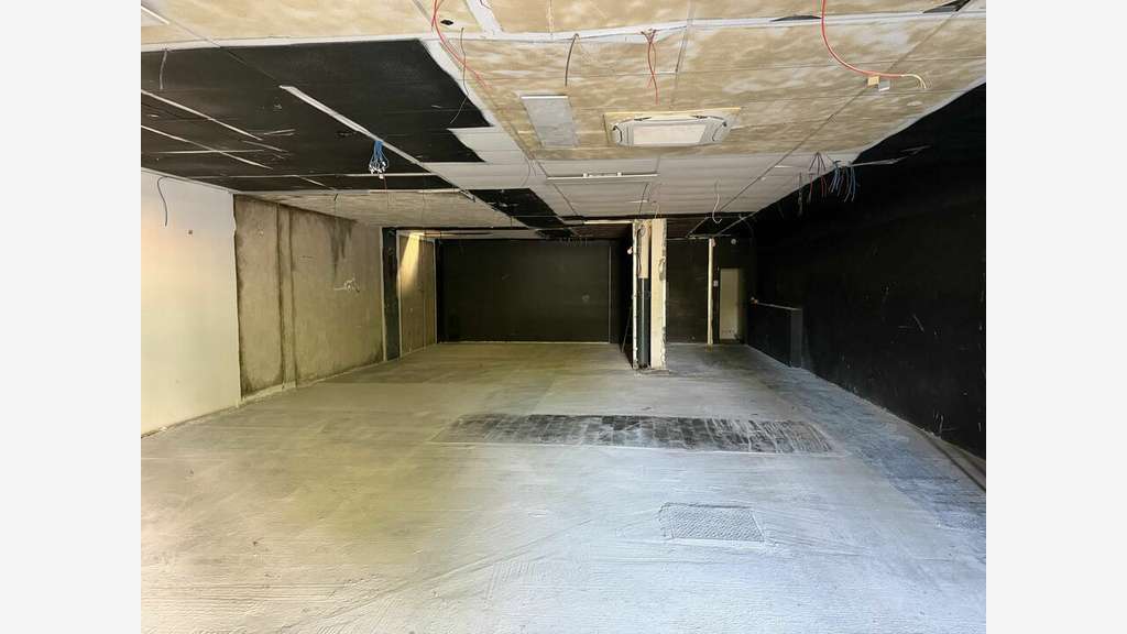 Location local 190m² visibilité ++ Bordeaux-Lac