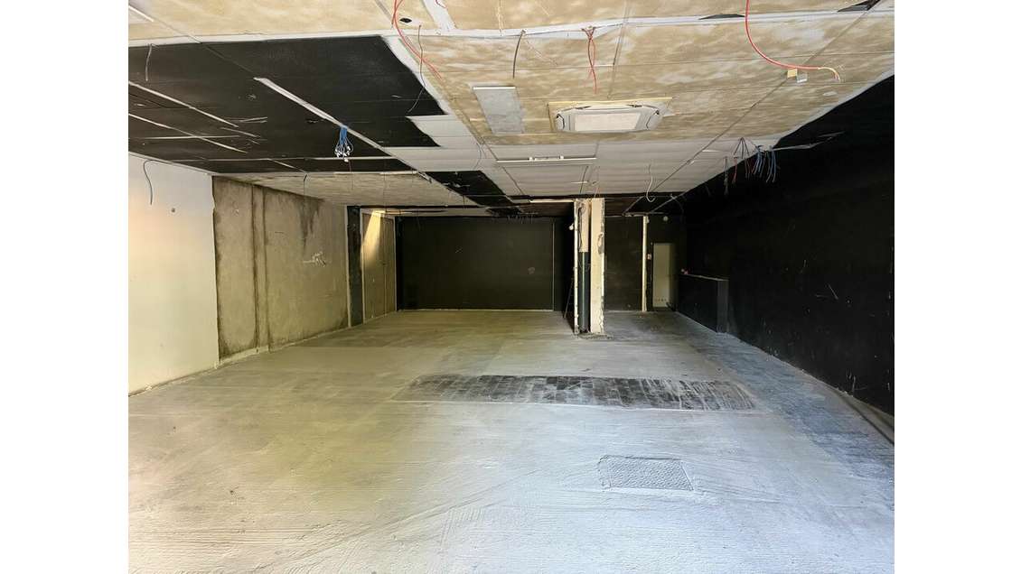 Location local 190m² visibilité ++ Bordeaux-Lac