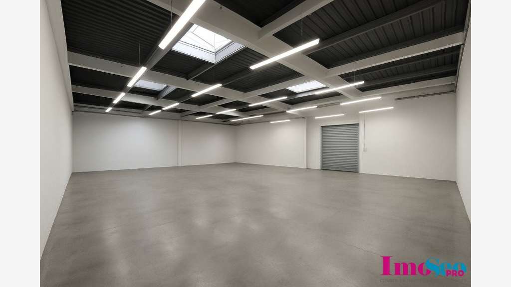 Entrepôt 1080m² à louer sur axe passant à Bordeaux