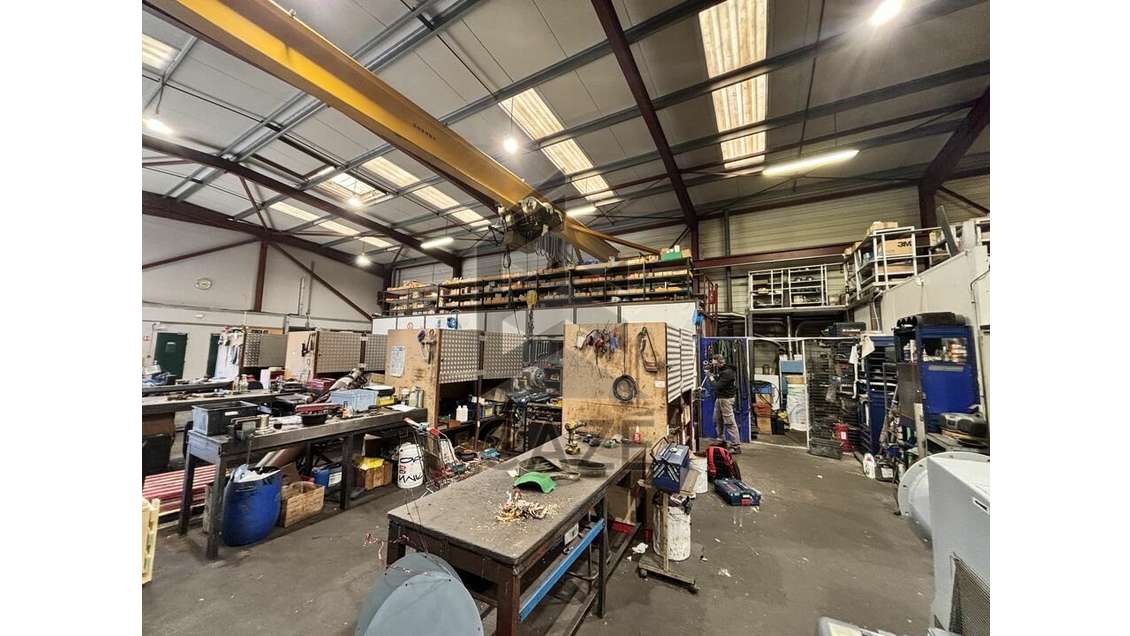 Loue bâtiment 610m² à Bordeaux Pont Chaban-Delmas