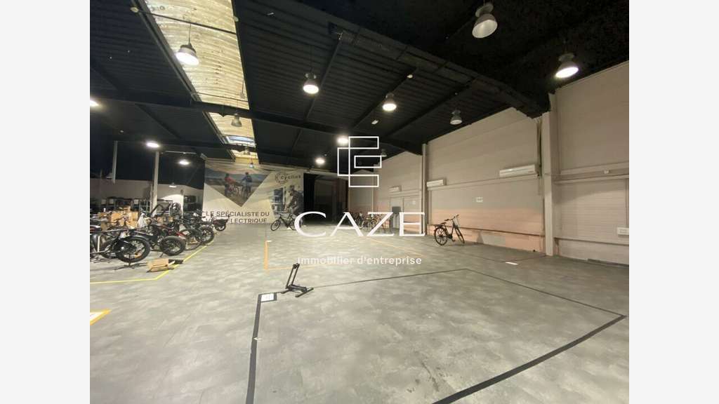 Loue bâtiment 1200m² zone d'Alfred Daney Bordeaux