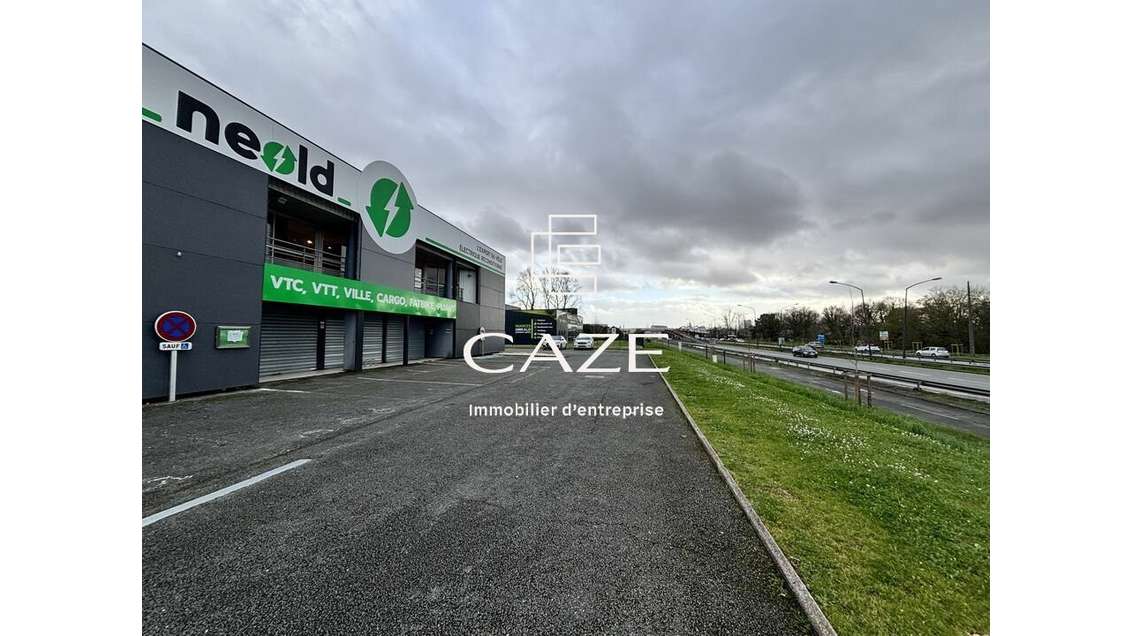 Loue bâtiment 1200m² zone d'Alfred Daney Bordeaux