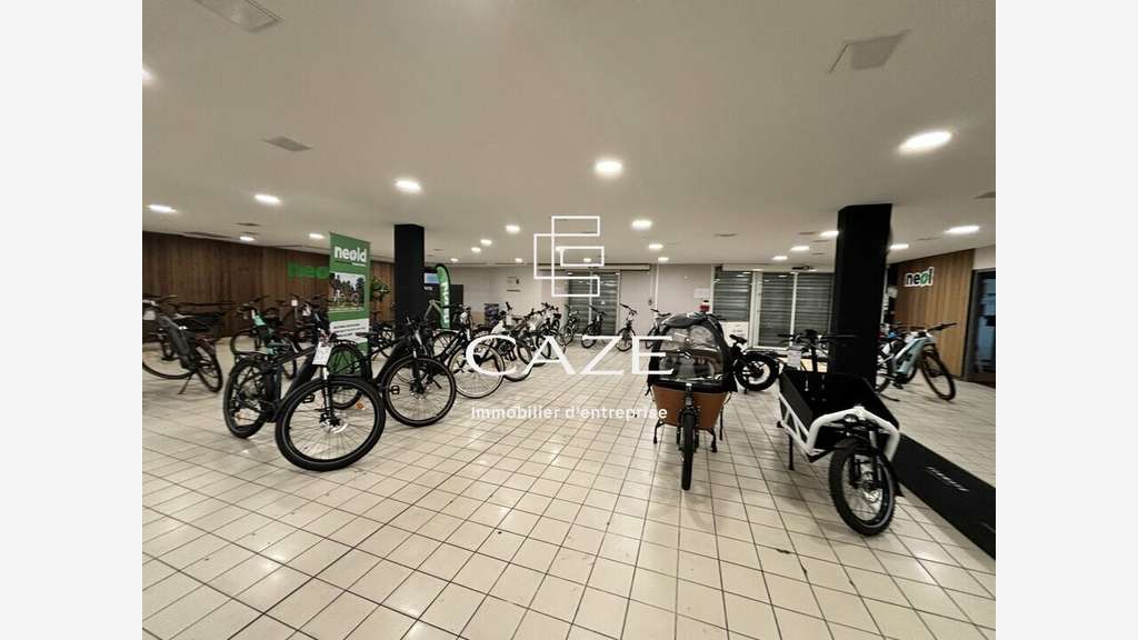 Loue bâtiment 1200m² zone d'Alfred Daney Bordeaux